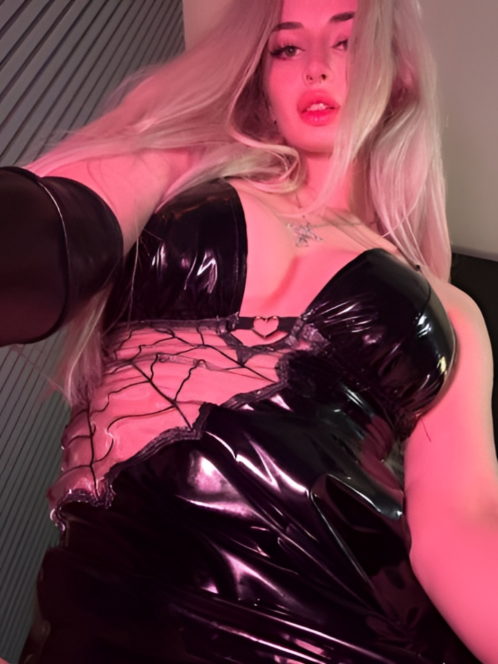 Анастасия привлекальеная девушка из Великие луки цена от 3000 руб