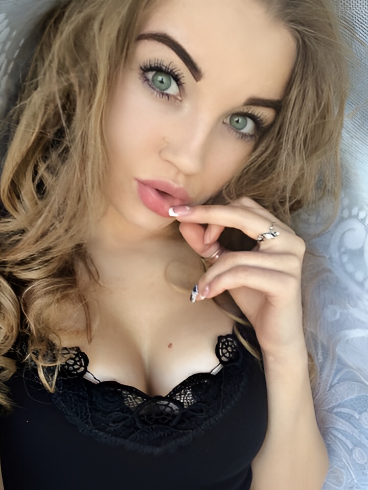 Элеонора привлекальеная девушка из Великие луки цена от 2000 руб