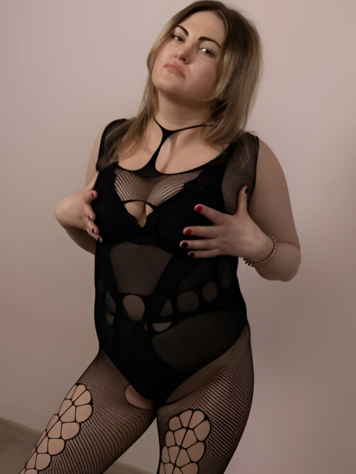 Виктория привлекальеная девушка из Великие луки цена от 5000 руб