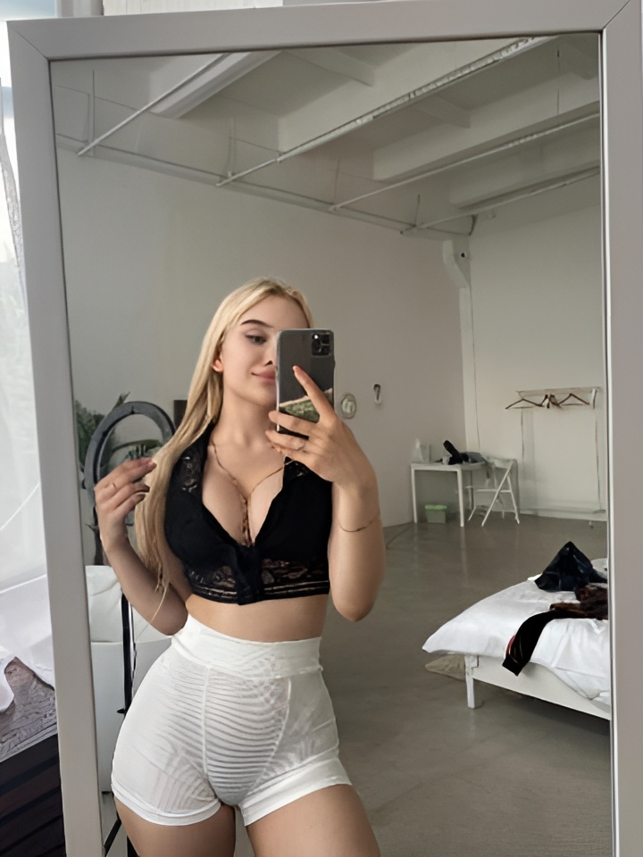 Виктория привлекальеная девушка из Великие луки цена от 10000 руб