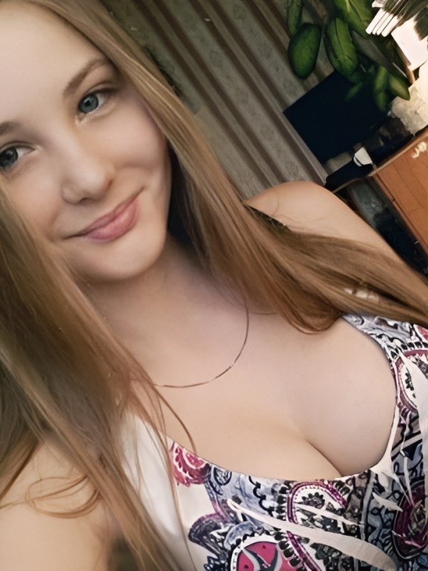 Леся привлекательная девушка из Великие луки цена от 2000 руб